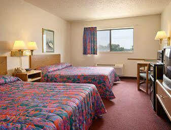 Super 8 By Wyndham Washington/Peoria Area Motel Luaran gambar